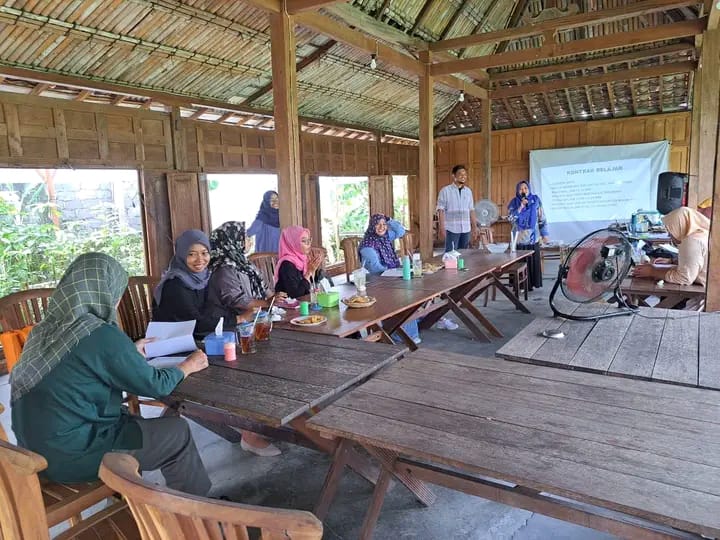 Forum Perempuan Hargorejo Ikuti Pelatihan Keuangan dan Administrasi Organisasi dari Mitra Wacana